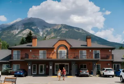 Northwinds Hotel Canmore Hotels near Quarry Lake