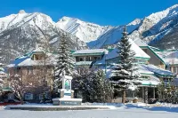 Pocaterra Inn and Waterslide Hotels near Quarry Lake