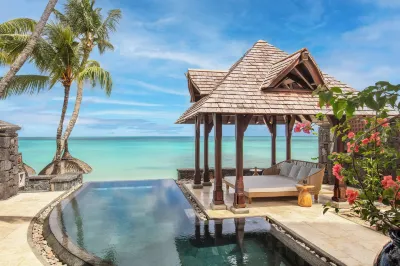 Royal Palm Beachcomber Luxury فنادق في غراند باي